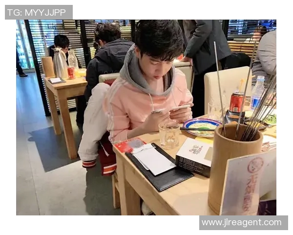 电竞比分独家解析RNG近期状态与对手表现的全面对比分析 电竞比分独家解析RNG近期状态与对手表现的全面对比分析